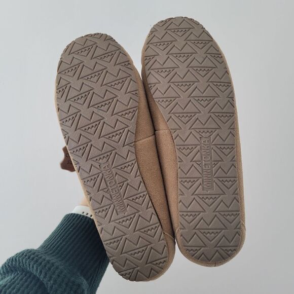 Minnetonka Women's Tan Moccasins Allie Junior Trapper Suede 8m NIB - Picture 2 of 8